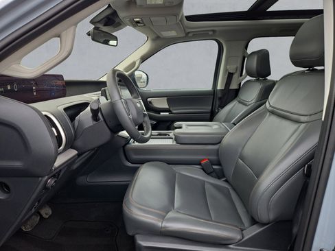 Certified 2025 Ford Expedition Active image 11