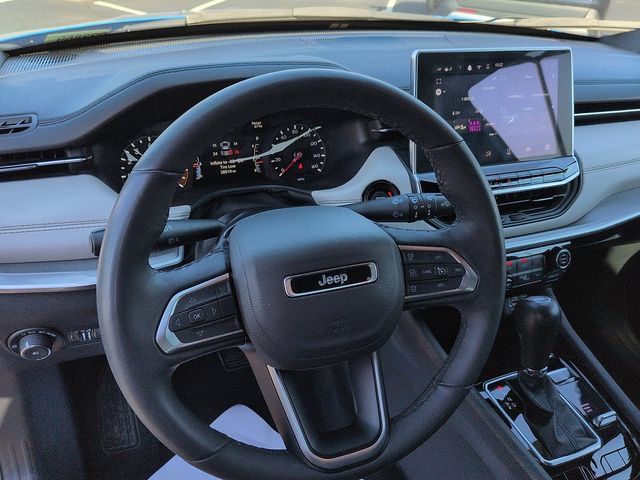 Used 2025 Jeep Compass Limited AWD/4WD image 16