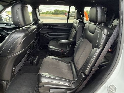 Used 2023 Jeep Grand Cherokee L Laredo AWD/4WD image 22