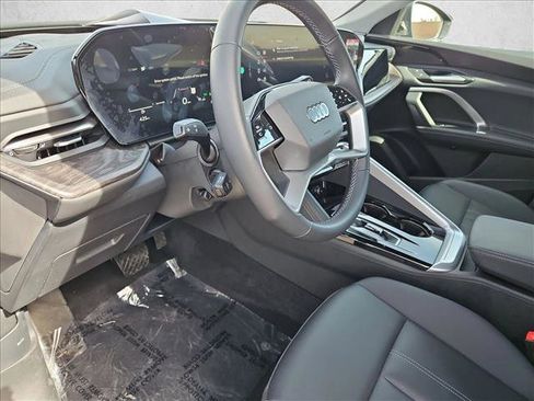 Certified 2025 Audi Q5 Premium w/ Convenience Package AWD/4WD image 9