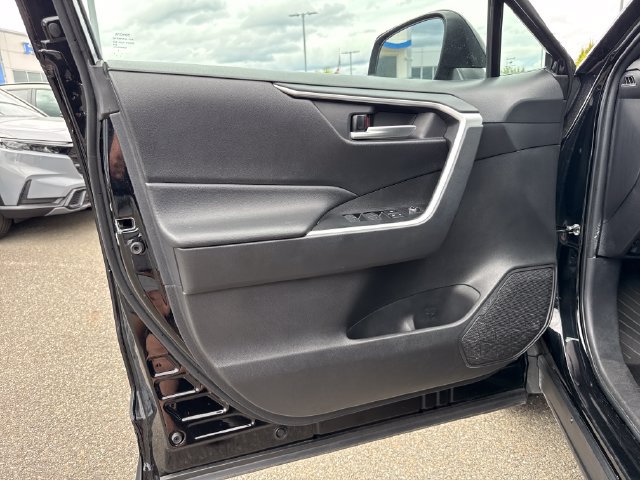 Used 2025 Toyota RAV4 XLE AWD/4WD image 16