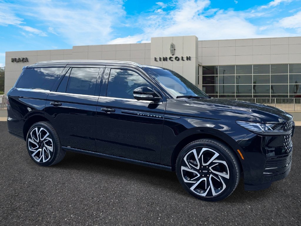 New 2027 Lincoln Navigator Black Label AWD/4WD image 1