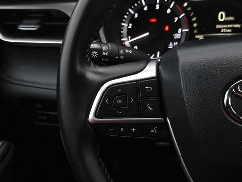 Certified 2024 Toyota Highlander XLE image 24