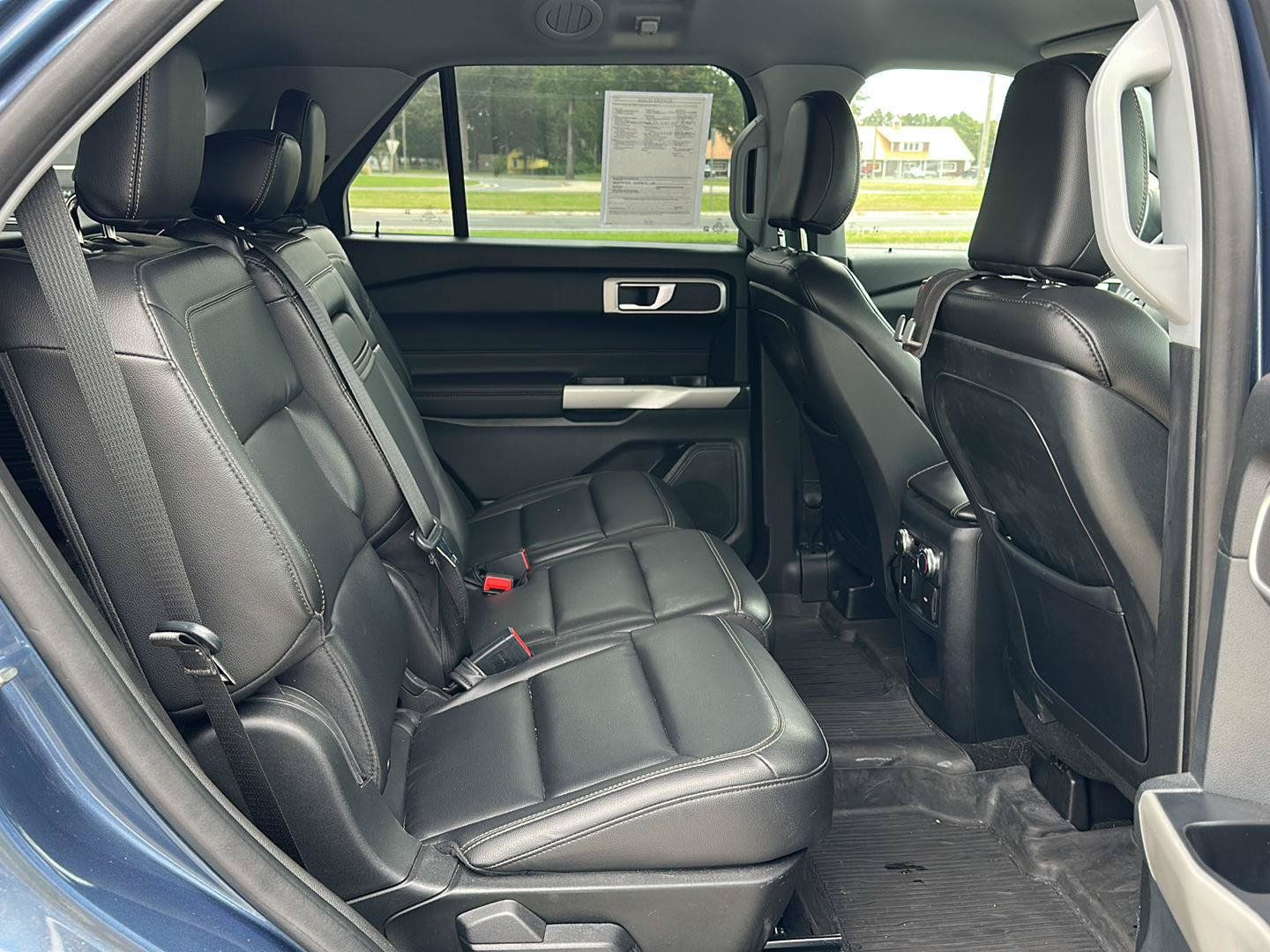 Used 2020 Ford Explorer XLT w/ Equipment Group 202A AWD/4WD image 11