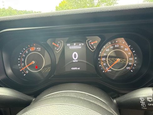 Used 2025 Jeep Wrangler Unlimited Sport AWD/4WD image 13