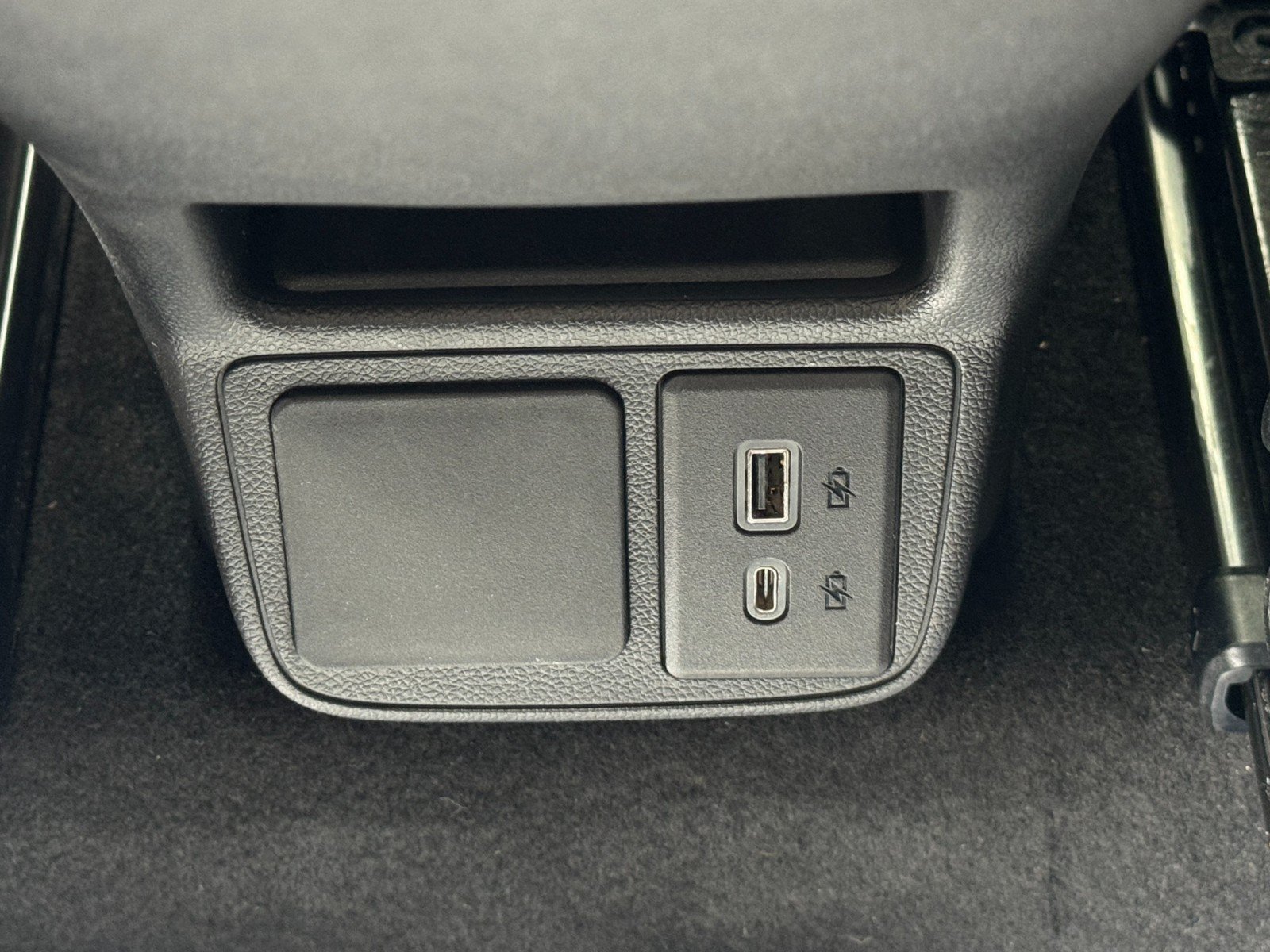 Used 2022 Buick Encore GX Select w/ Sport Touring Package FWD image 30