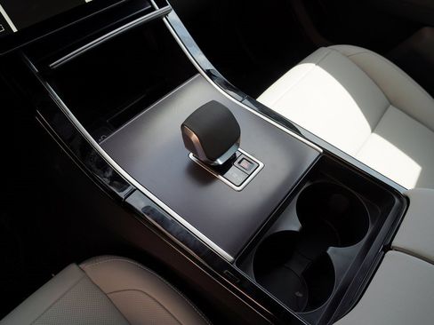 Used 2026 Land Rover Range Rover Velar Dynamic SE image 26