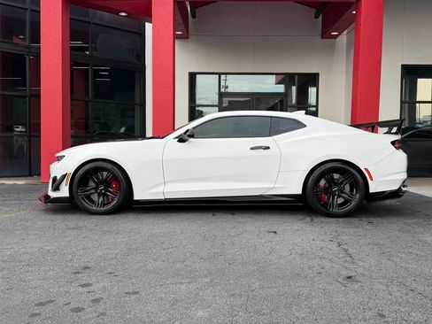 Used 2019 Chevrolet Camaro ZL1 RWD image 12