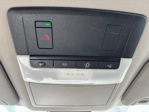 Used 2025 Nissan Altima 2.5 SV FWD image 17
