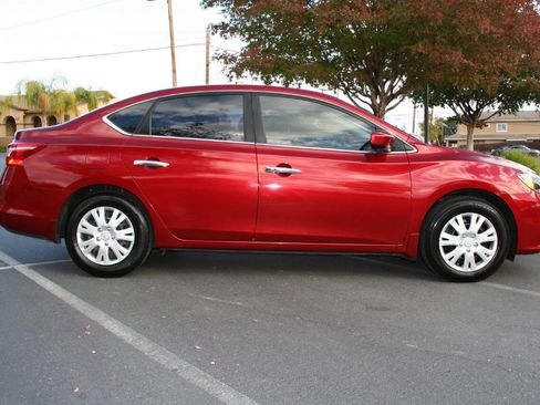 Used 2019 Nissan Sentra SV image 3