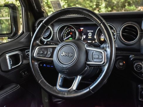 Used 2022 Jeep Wrangler Unlimited Sahara image 13