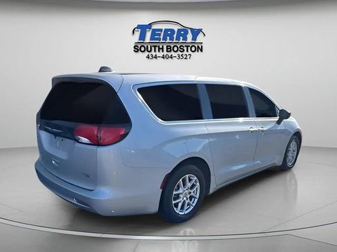 Used 2024 Chrysler Voyager LX FWD image 7