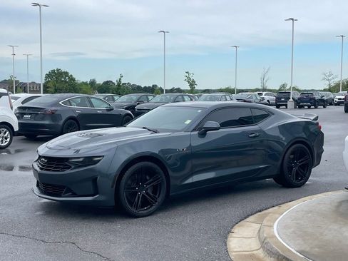 Used 2021 Chevrolet Camaro LT w/ Technology Package RWD image 4