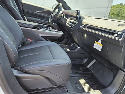 New 2025 Cadillac Lyriq Luxury image 11