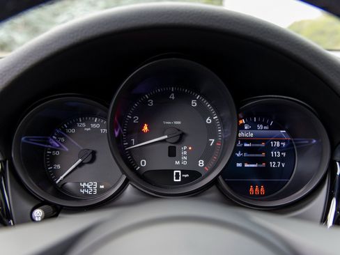 Certified 2025 Porsche Macan image 31