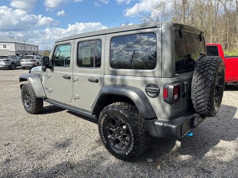 Used 2023 Jeep Wrangler Unlimited w/ Sun & Screen Package image 7