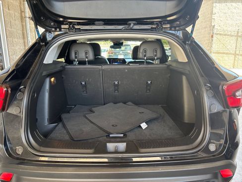 Used 2025 Chevrolet Trax LT FWD image 30