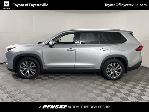 Used 2024 Toyota Grand Highlander Limited image 2