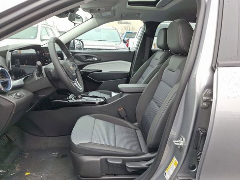 New 2026 Chevrolet Trax LT w/ Sunroof Package image 6