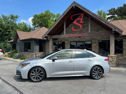Used 2020 Toyota Corolla SE FWD image 2