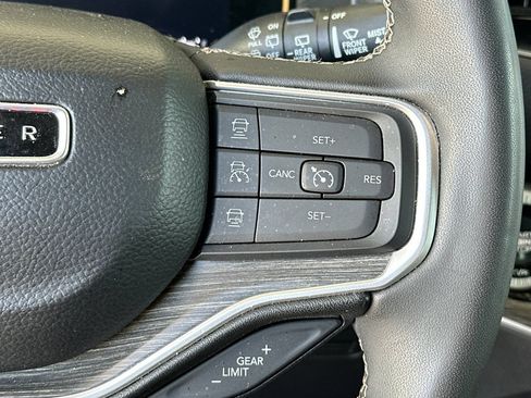 Used 2024 Jeep Wagoneer Series II AWD/4WD image 30
