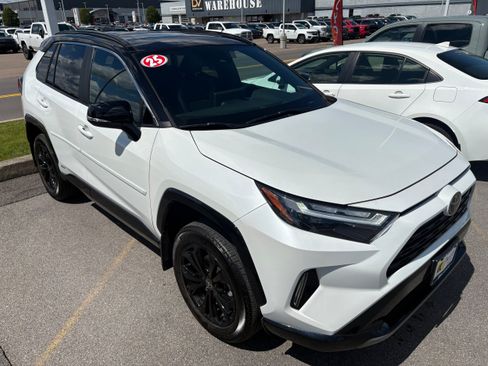 Used 2025 Toyota RAV4 XSE AWD/4WD image 2