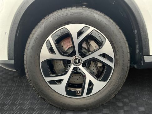 Used 2025 Mercedes-Benz GLC 350e 4MATIC image 16