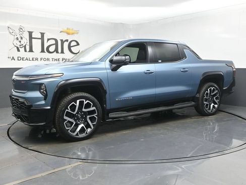 Used 2025 Chevrolet Silverado EV RST AWD/4WD image 27