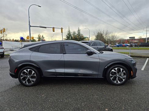 Used 2021 Ford Mustang Mach-E Premium image 4
