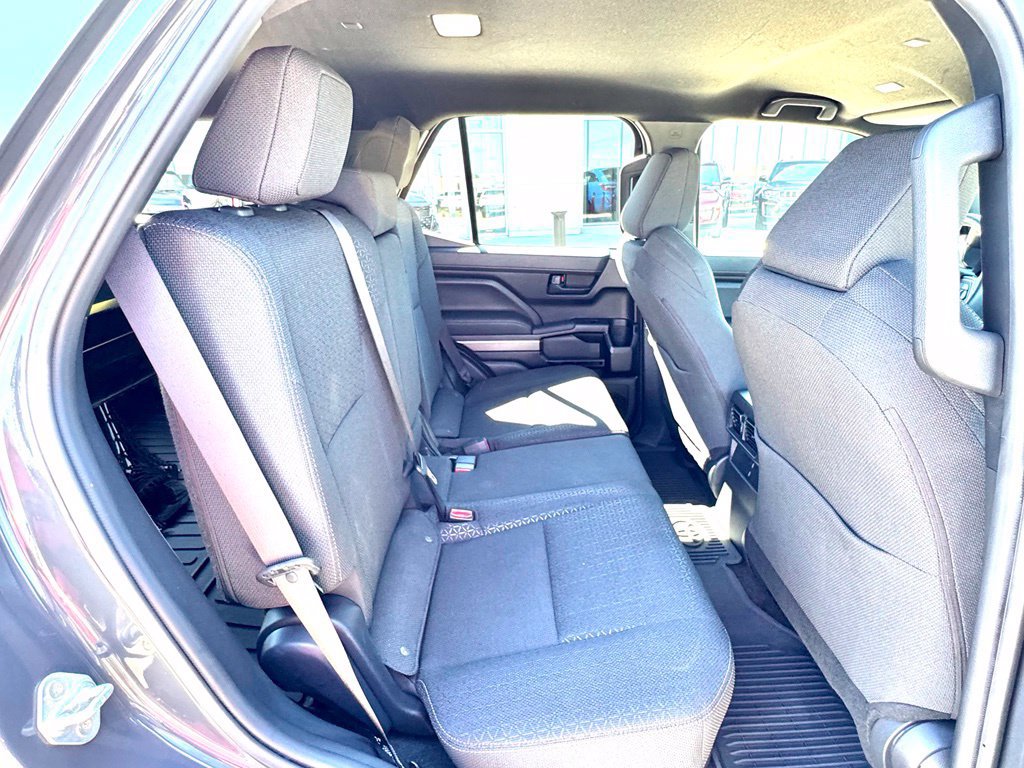 Used 2025 Toyota 4Runner SR5 AWD/4WD image 26