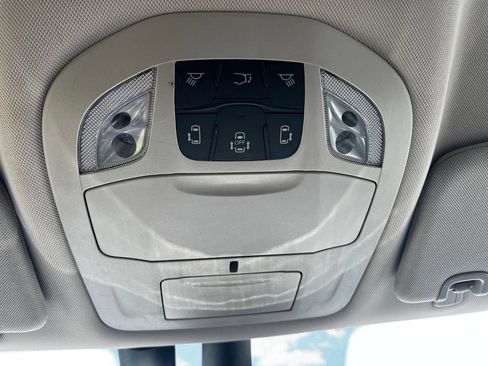 Used 2021 Chrysler Pacifica Touring-L FWD image 20
