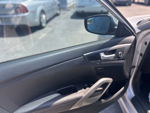 Used 2016 Hyundai Veloster Turbo image 18