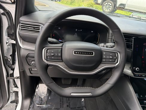 Used 2024 Jeep Wagoneer L Series II w/ Flexible Seating Group AWD/4WD image 25