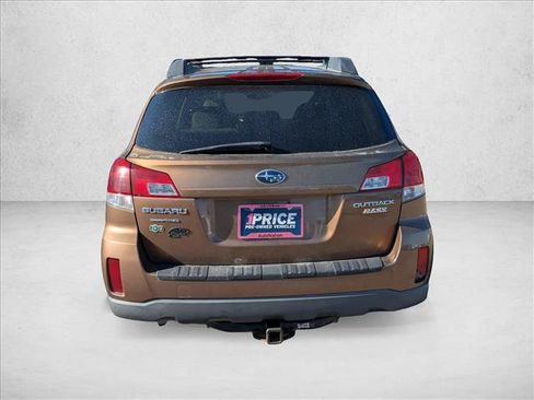 Used 2011 Subaru Outback 2.5i Premium AWD/4WD image 6