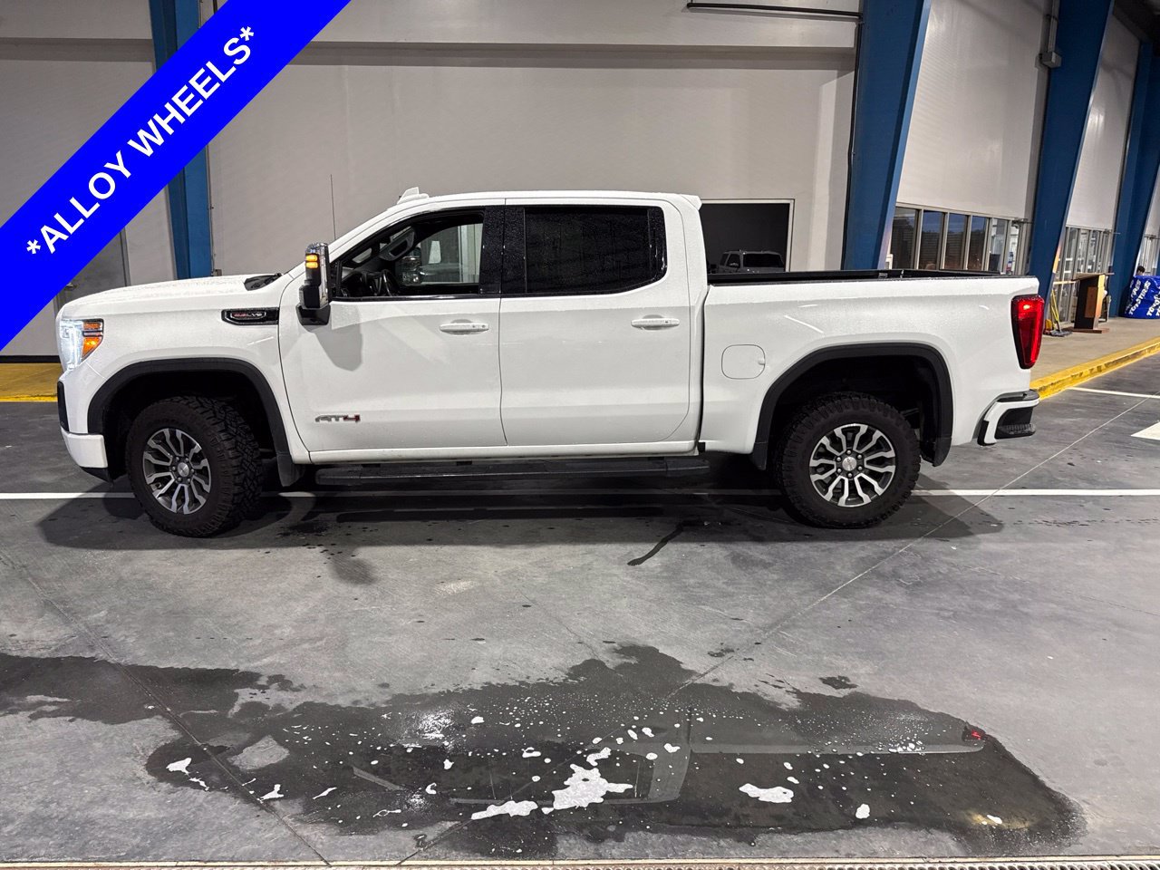 Used 2020 GMC Sierra 1500 AT4 w/ AT4 Premium Package AWD/4WD image 3