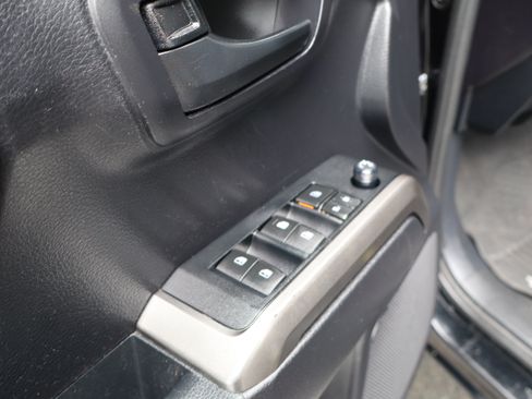 Used 2020 Toyota Tacoma SR5 w/ SR5 Appearance Package (SM) RWD image 18