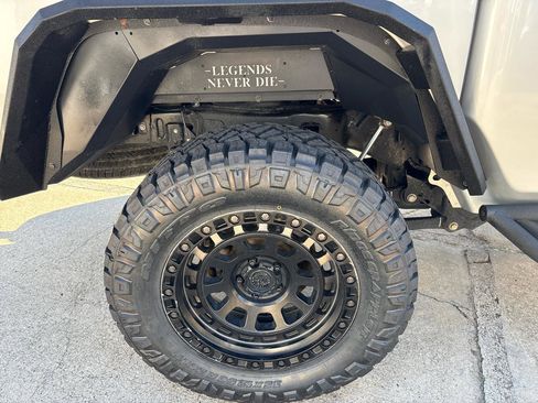 Used 2022 Jeep Gladiator Sport image 26