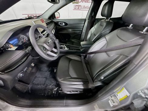 Used 2023 Jeep Compass Latitude w/ Convenience Group AWD/4WD image 21
