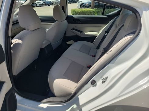 Used 2025 Nissan Altima 2.5 SV FWD image 9