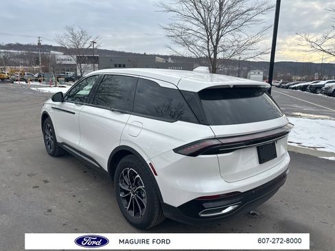 Used 2026 Lincoln Nautilus Premier image 7