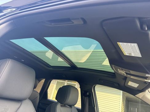 Used 2025 Audi Q3 2.0T Premium w/ Black Optic Sport Package image 18