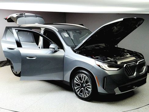 Used 2025 BMW X3 xDrive30i w/ Premium Package image 17