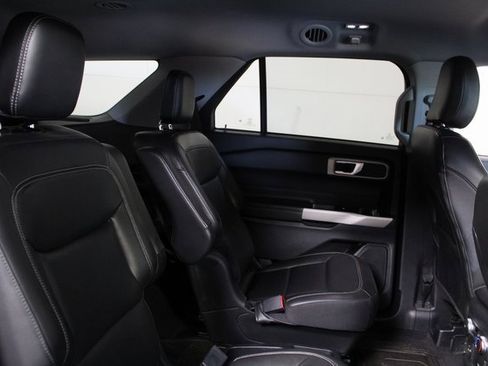 Used 2021 Ford Explorer XLT w/ Equipment Group 202A image 10