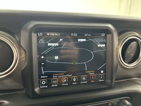 Used 2019 Jeep Wrangler Unlimited Sahara AWD/4WD image 16