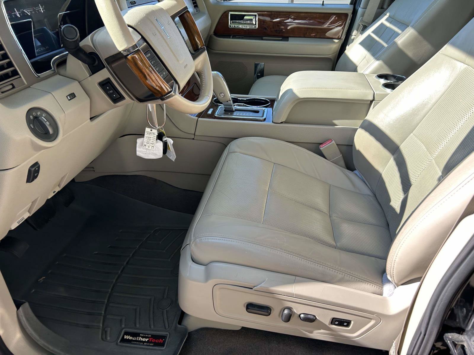 Used 2014 Lincoln Navigator 2WD image 21