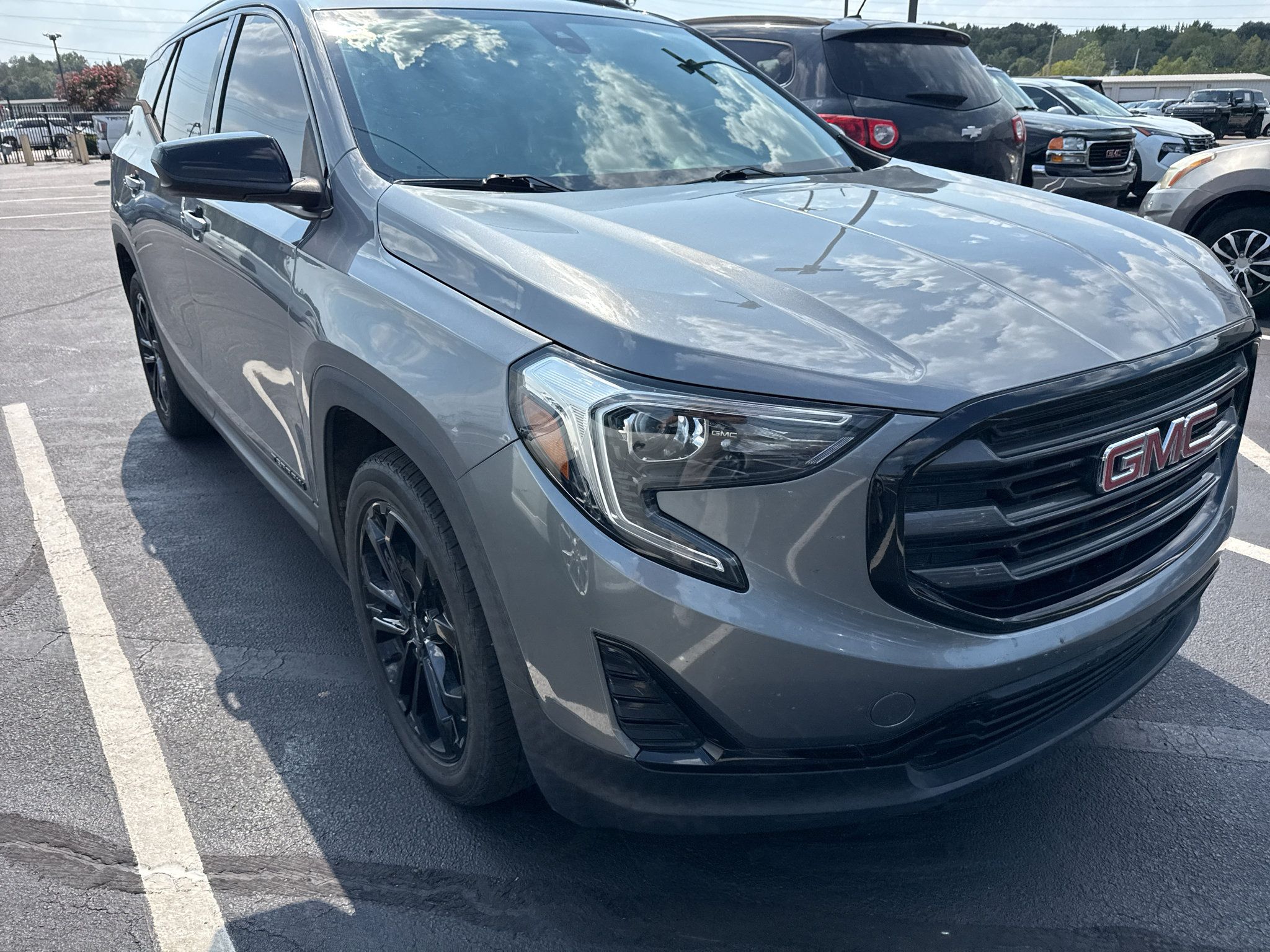 Used 2020 GMC Terrain SLE w/ Driver Convenience Package FWD image 3