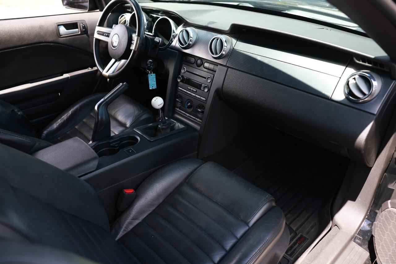 Used 2009 Ford Mustang Convertible RWD image 16