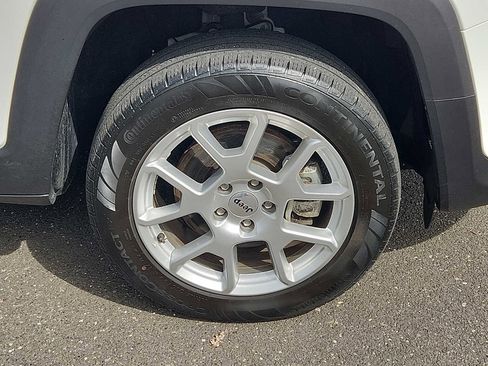 Certified 2022 Jeep Renegade Latitude w/ Sun/Sound Group image 8