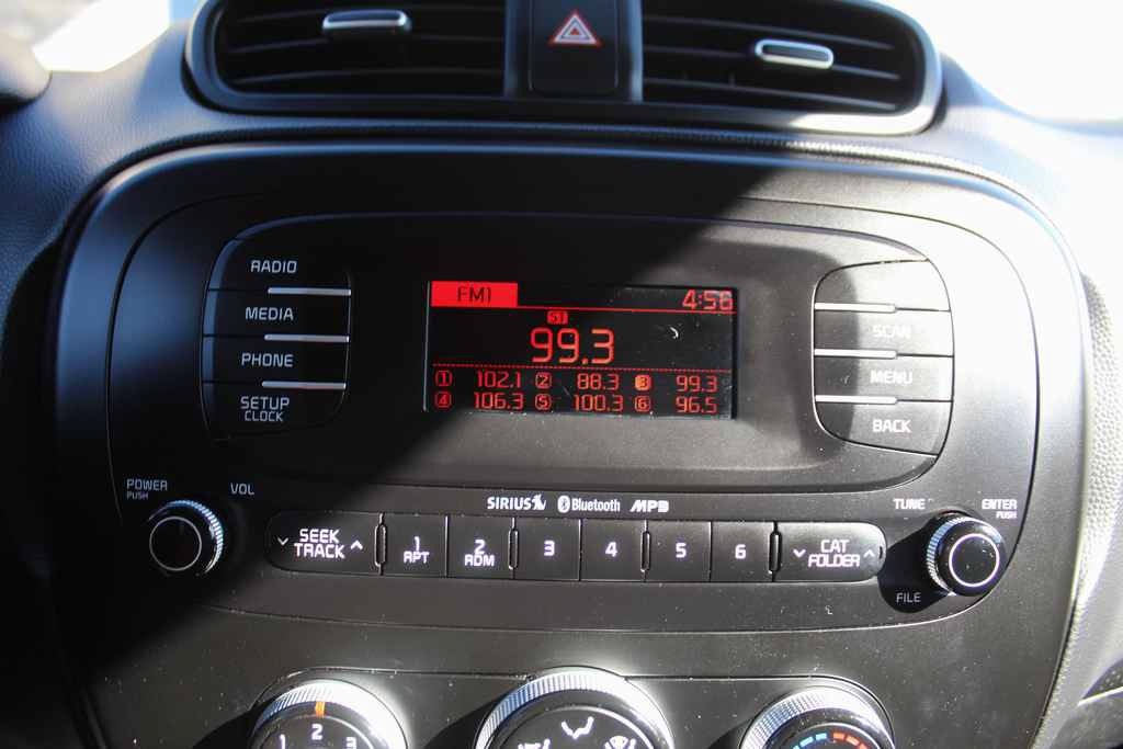 Used 2015 Kia Soul + FWD image 17