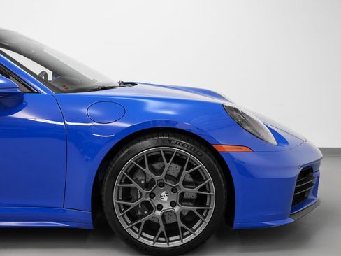 Used 2025 Porsche 911 Carrera w/ Premium Package image 16